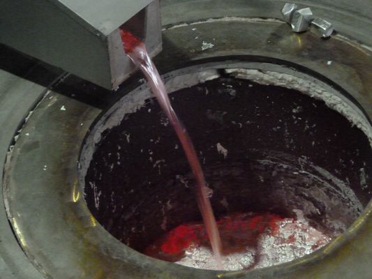 Daha Az Tükenmişlik 0.30MPa Edium Frekans İndüksiyon Vakum İndüksiyon Eritme Ocağı