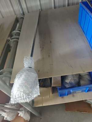 Graphite Shaft for Industrial Applications Hardness 40-60 HRC and Pressure Resistance Up To 100MPa